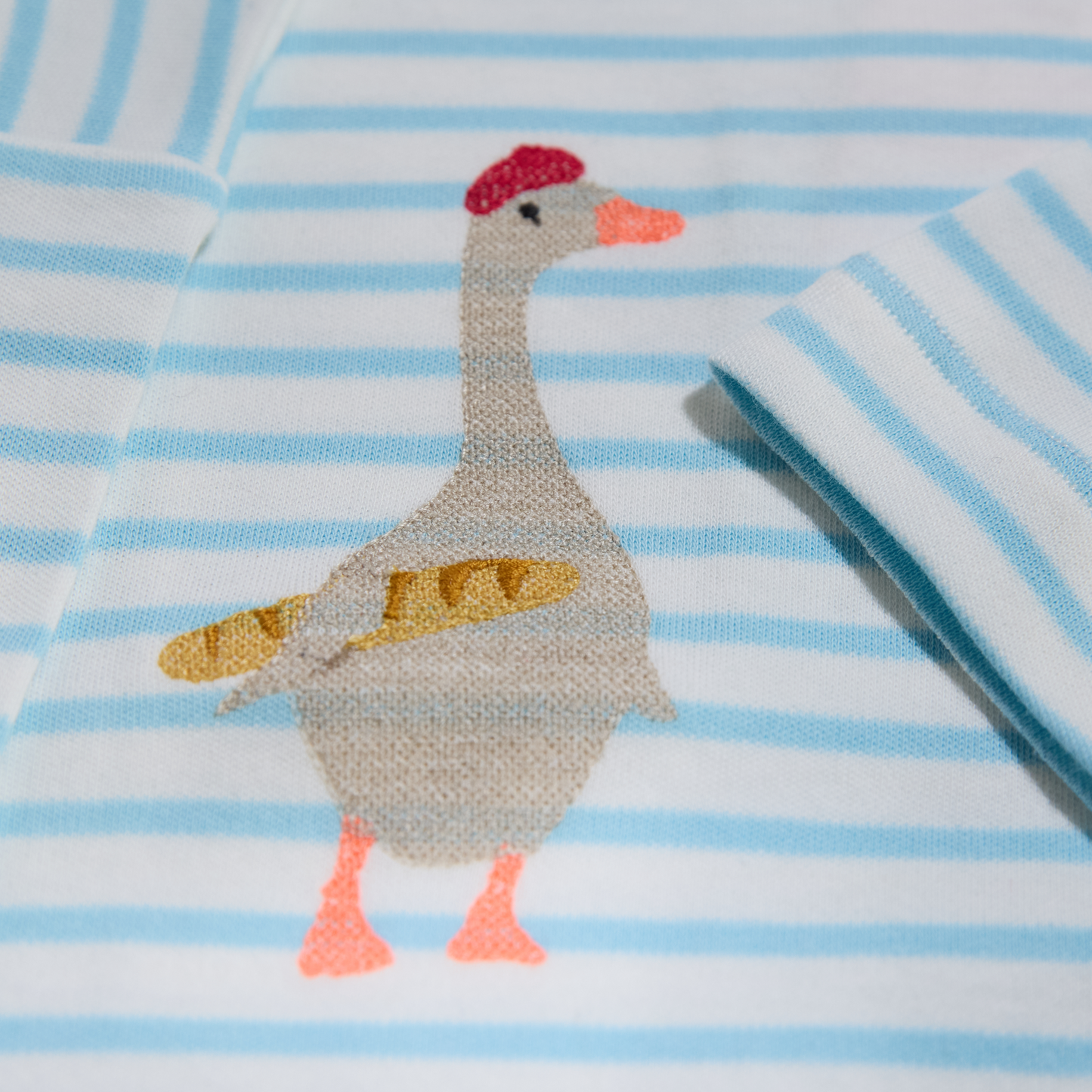 Gestreiftes, langärmliges,hellblaues Langarmshirt für Jungen und Mädchen mit Stickmotiv Gans-Lululobster