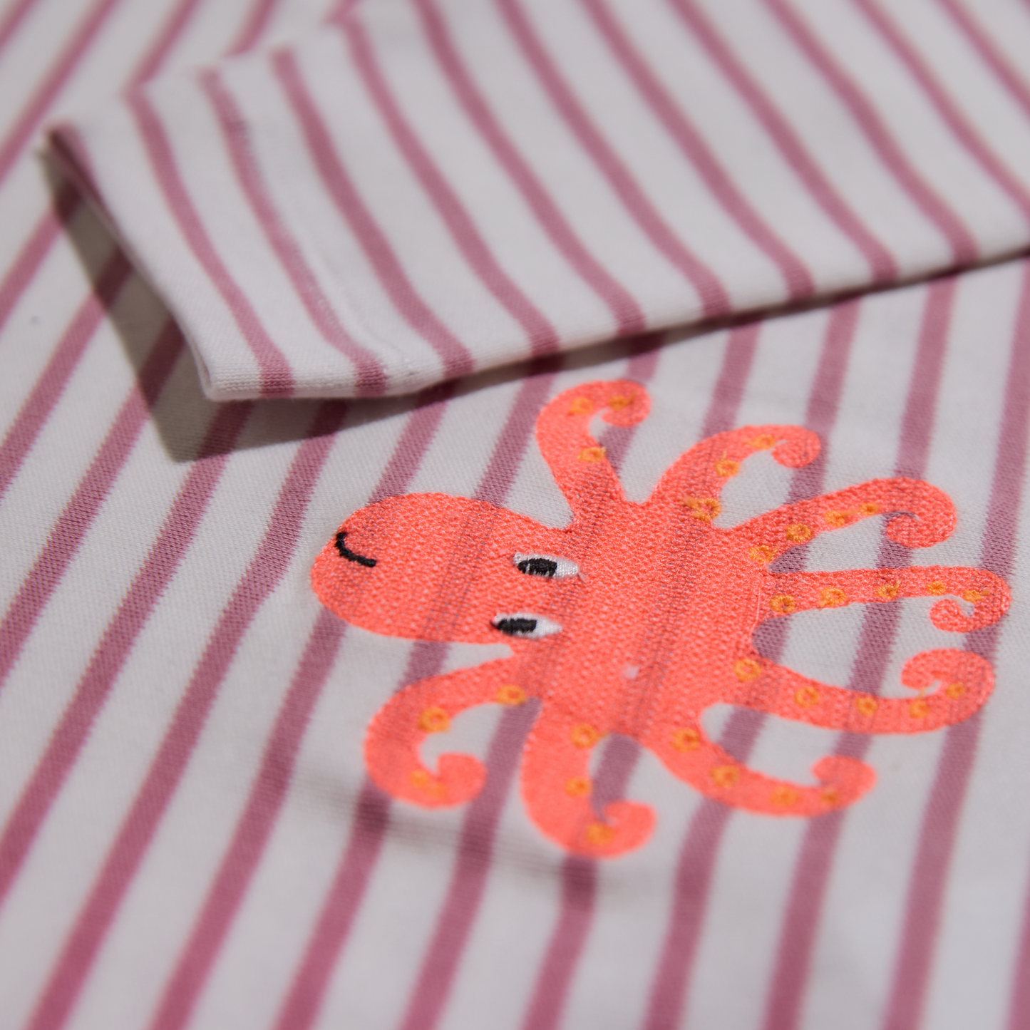 Gestreiftes, langärmliges,rosefarbenes Langarmshirt für Mädchen mit Stickmotiv Octopus-Lululobster