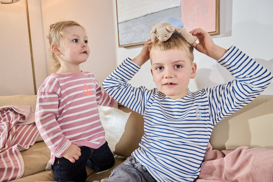 Geschwister-Outfits: farblich abgestimmt, individuell tragbar