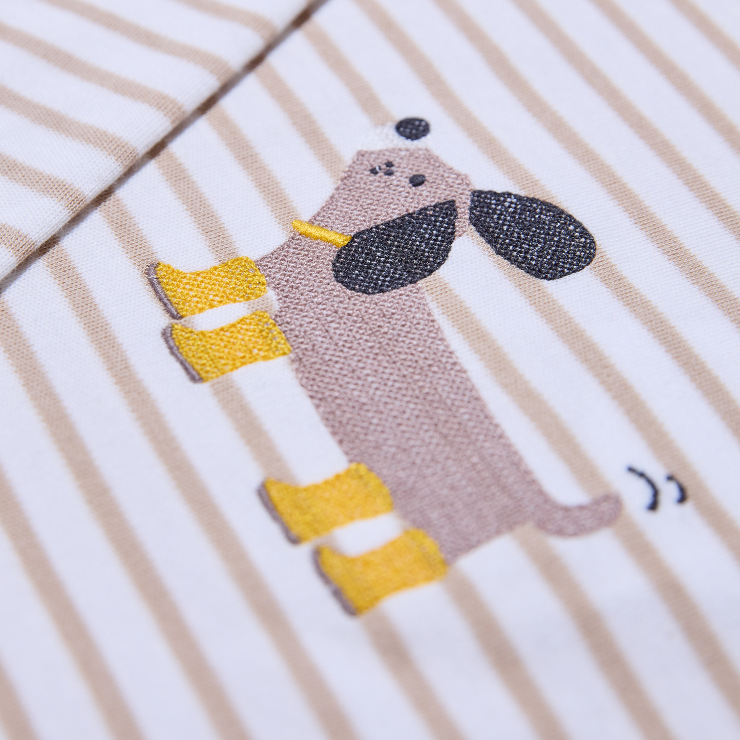 Langarmshirt in Sand-weiss gestreift mit Stickmotiv " Hund"