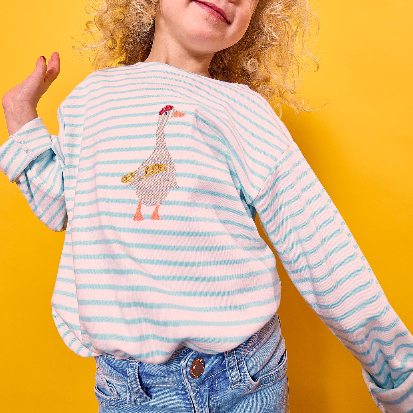 Langarmshirt in Hellblau-weiss gestreift, Stickmotiv " Gans"