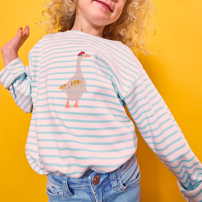 Langarmshirt in Hellblau-weiss gestreift, Stickmotiv " Gans"