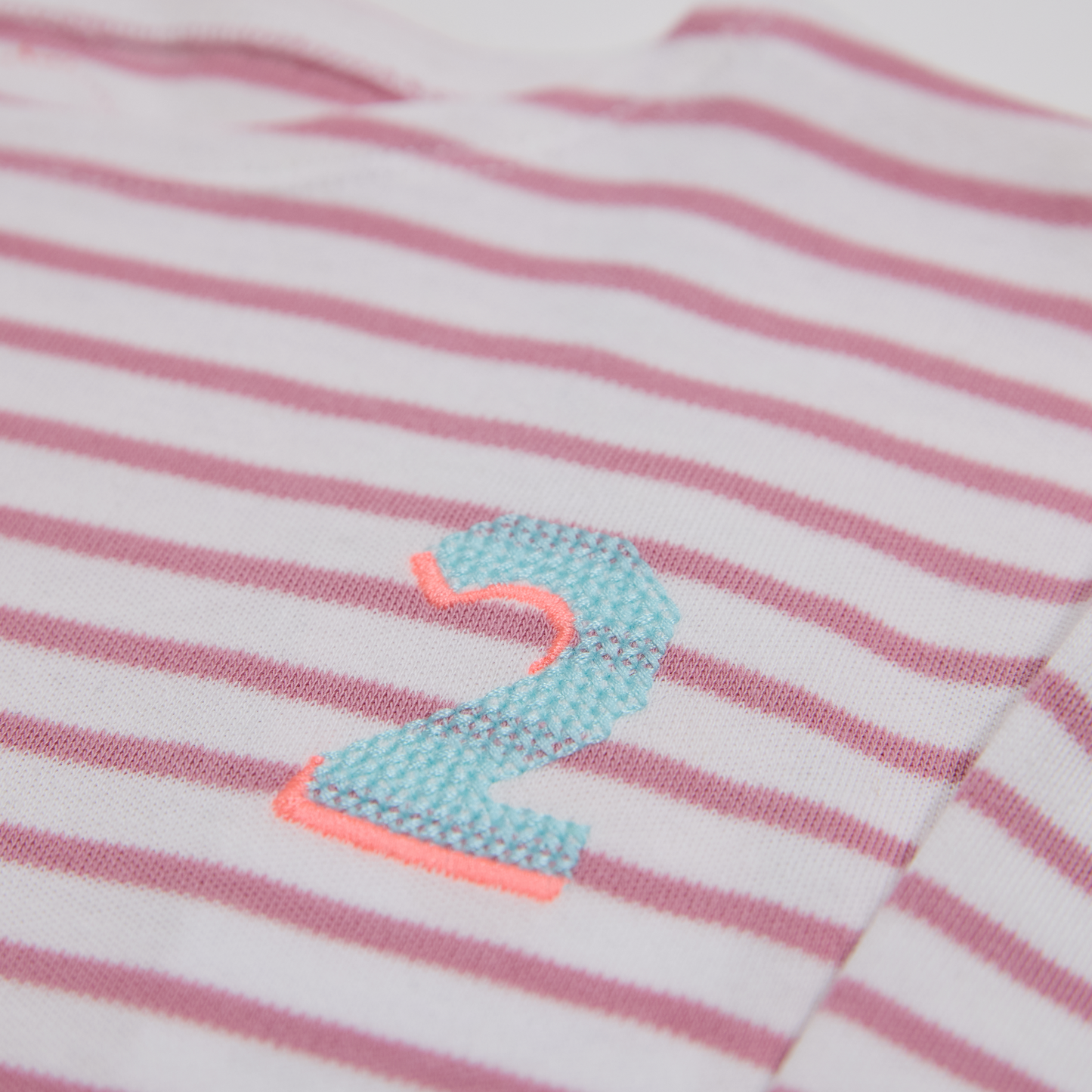 Gestreiftes, langarmiges, rosefarbenes Zahlenshirt für Mädchen- Lululobster, Detailansicht