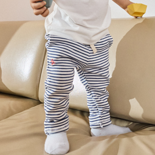 Interlock Jersey, Kinderhose, gestreift mit Logo, Frontansicht