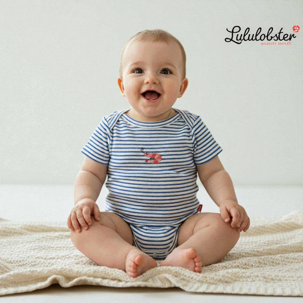 Babybody, Blau- weiss gestreift, Stickmotiv "Krabbe"