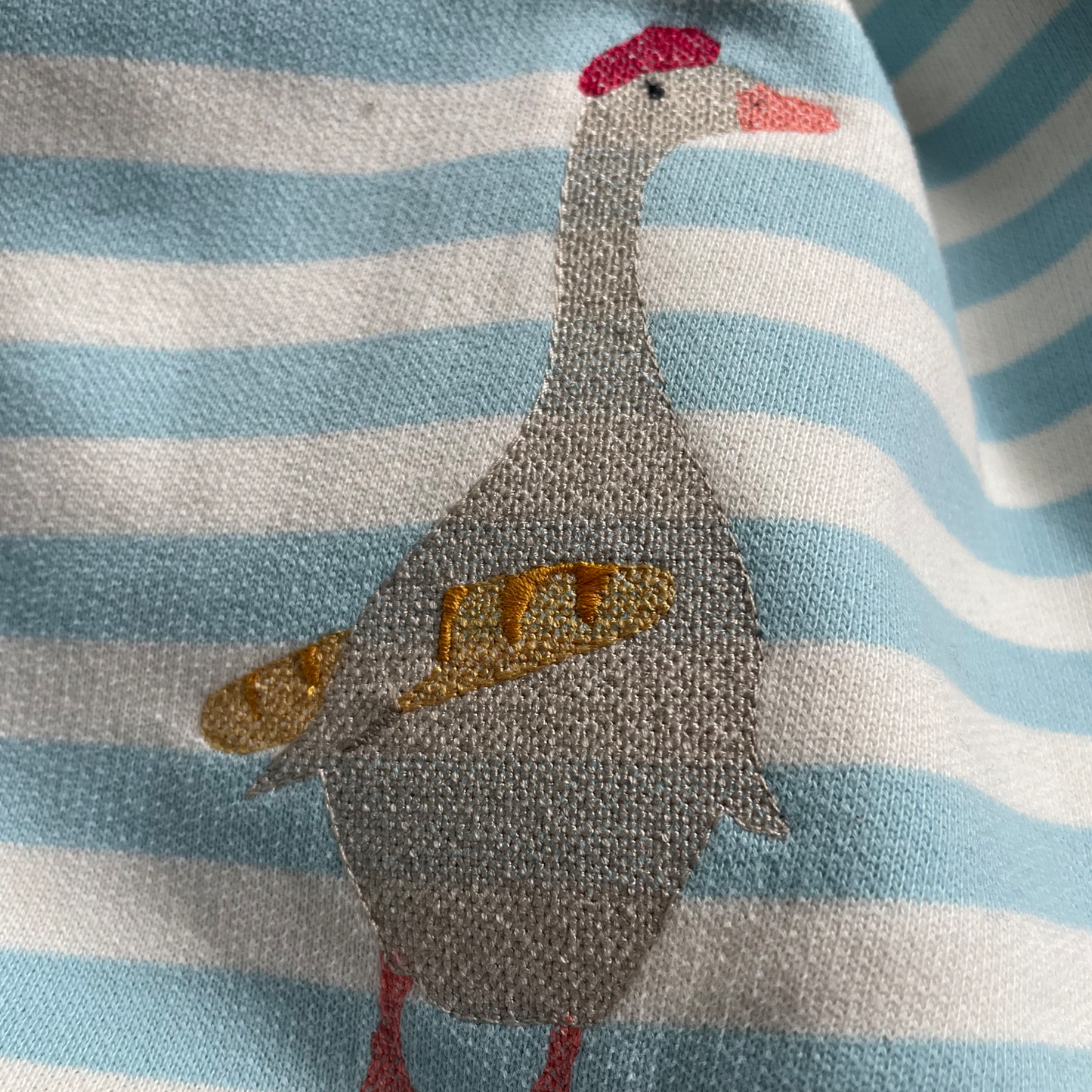 Kinder Sweatshirt, offwhite hellblau gestreift mit gestickter Gans