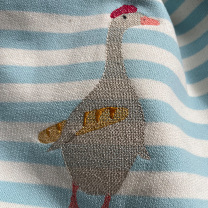 Kinder Sweatshirt, offwhite hellblau gestreift mit gestickter Gans