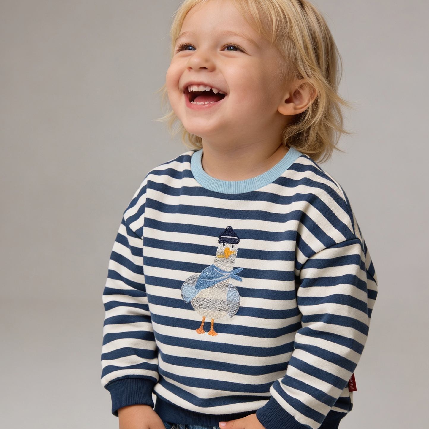 Kinder Sweatshirt, offwhite marine gestreift mit Stickmotiv "Möve"
