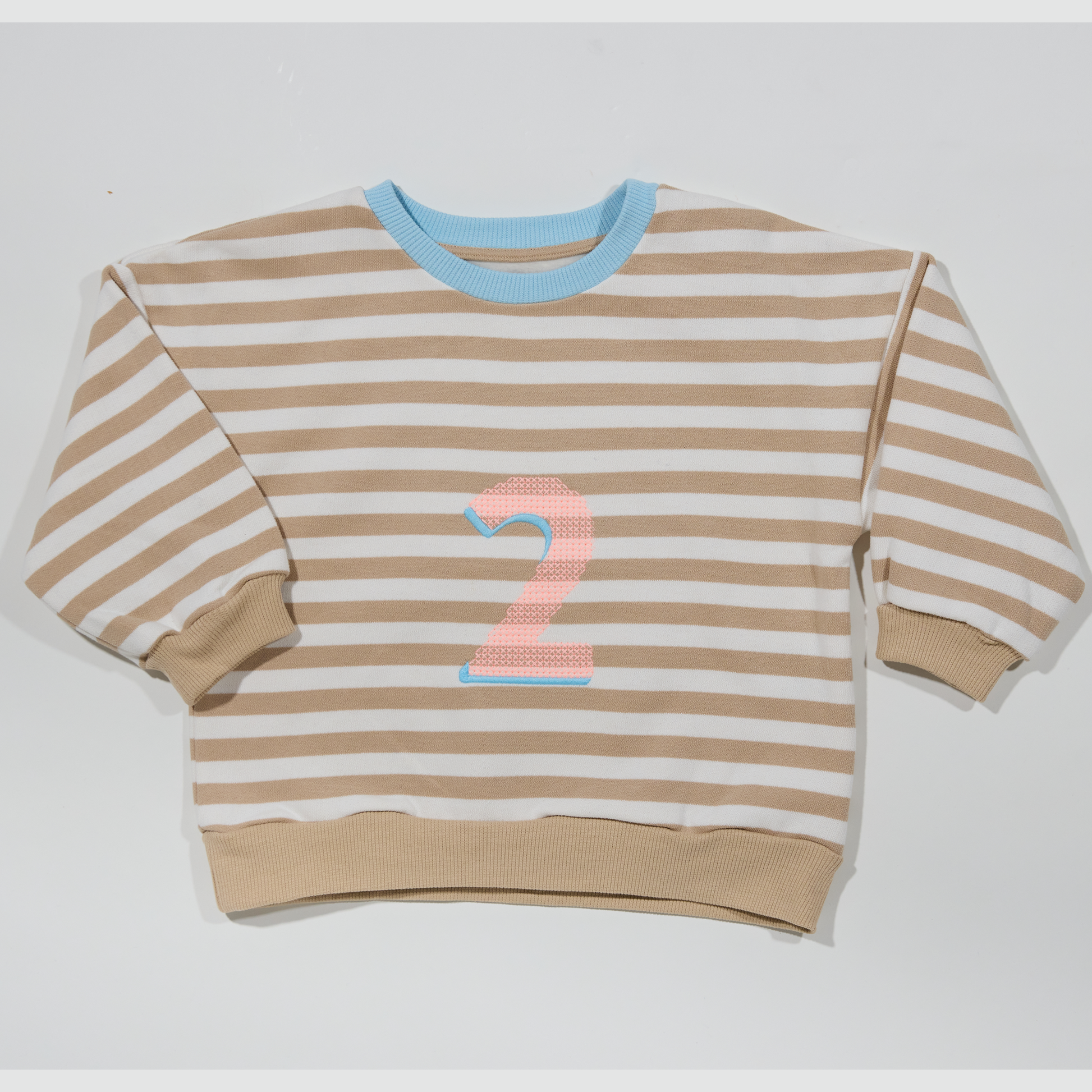 Gestreiftes, rsandfarbenes Sweatshirt mit Geburtstagszahl für Maedchen und Jungen- Lululobster